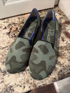 Rothys camo 6.5 flats new without tags